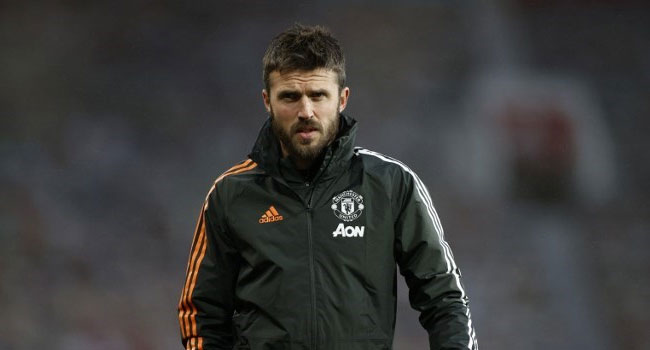 Carrick Shrugs Off Scholes Dig As Man United Gear Up For Villa Test